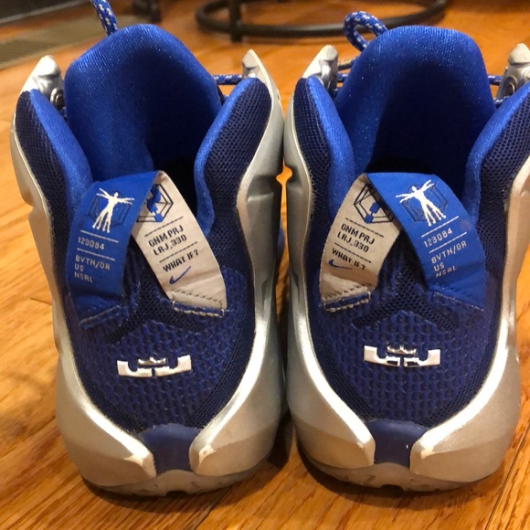 Kids LeBron James basketball sneakers - Picture 2 of 7